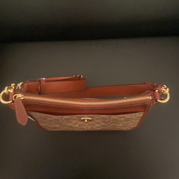 Coach Signature Bag - Picture 6 of 11